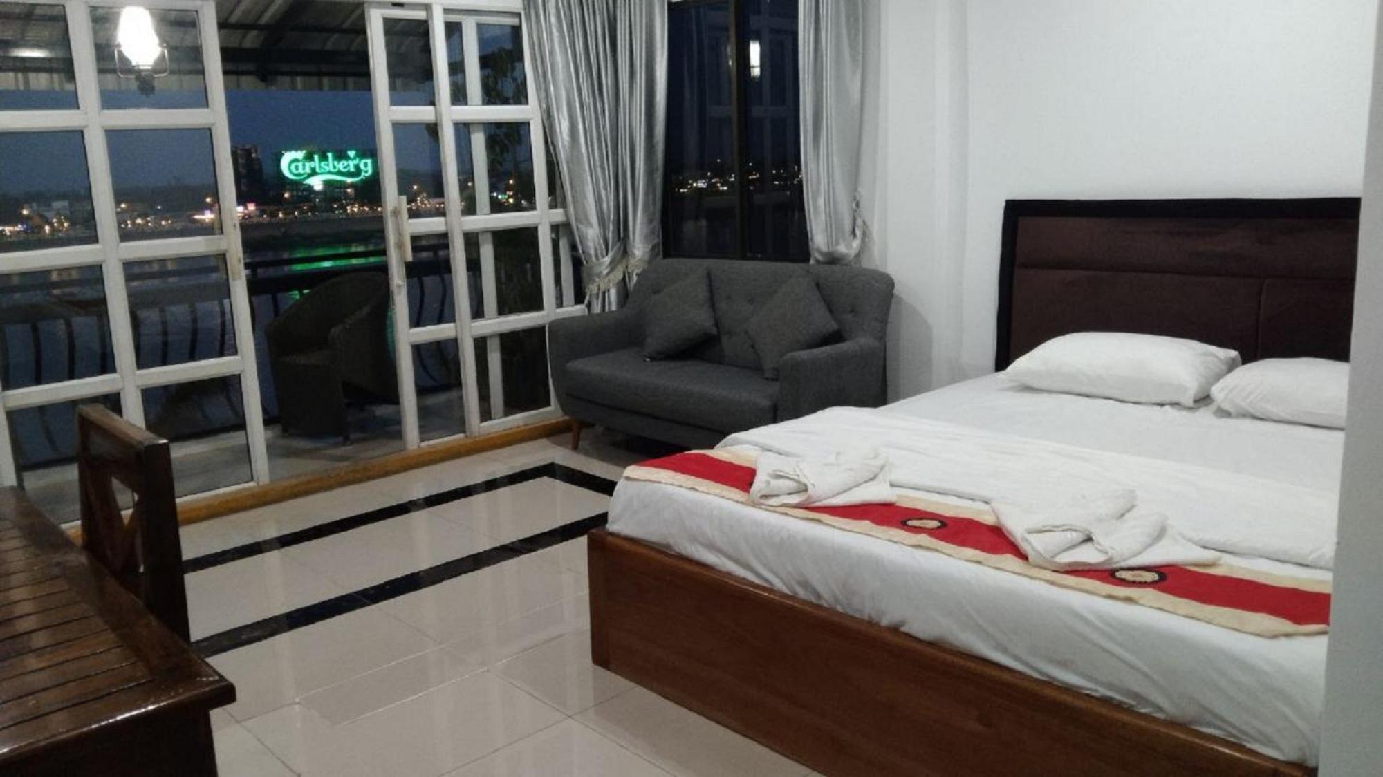 New Season Riverside Hotel Phnom Penh Exterior photo