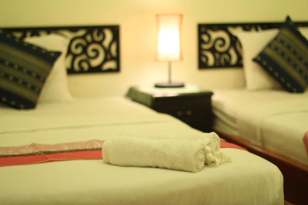 New Season Riverside Hotel Phnom Penh Room photo