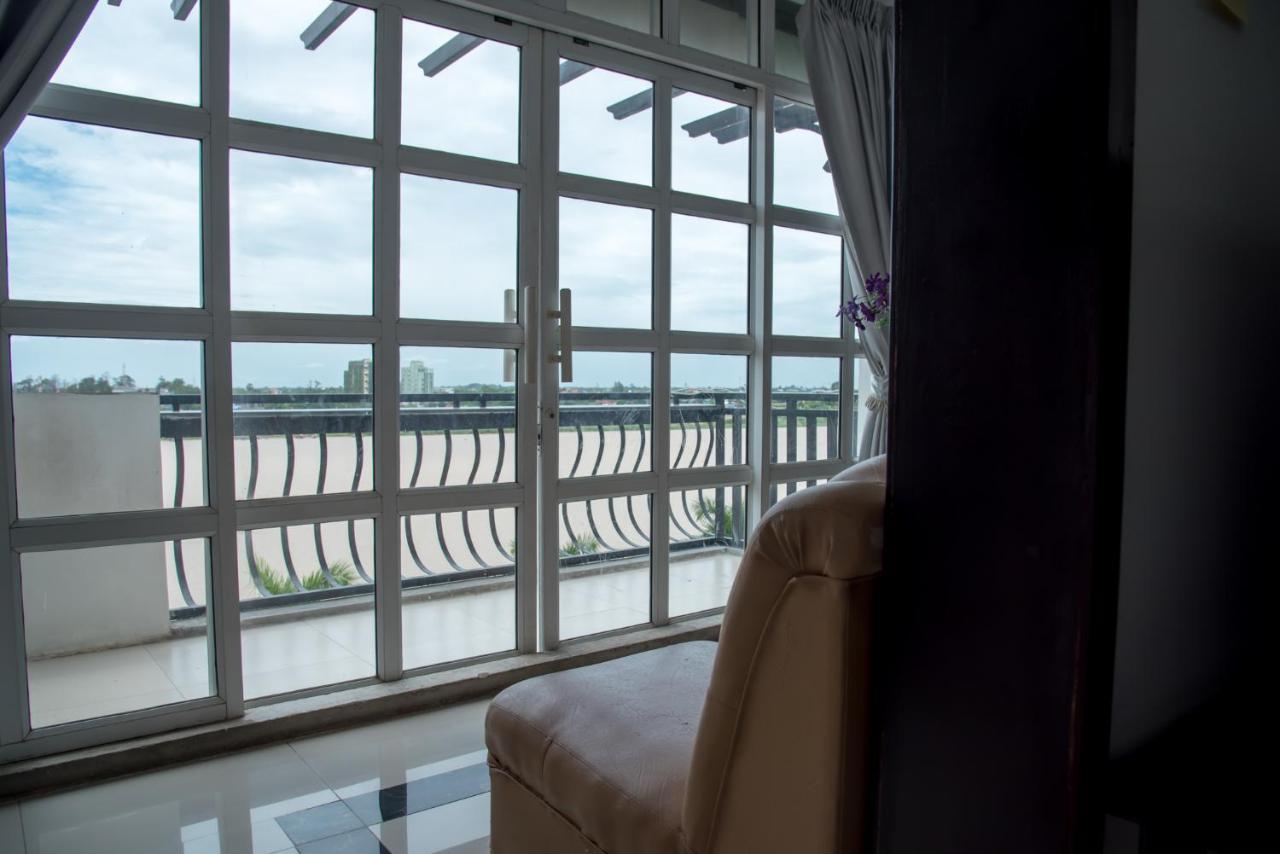 New Season Riverside Hotel Phnom Penh Exterior photo